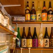 焼酎バーも経験してきた店主が、鉄板料理と相性の良いオススメ焼酎をピックアップ。ビールやサワーといった定番も押さえていますが、いつもとちょっと気分を変えて、焼酎をいただくのもオススメです。