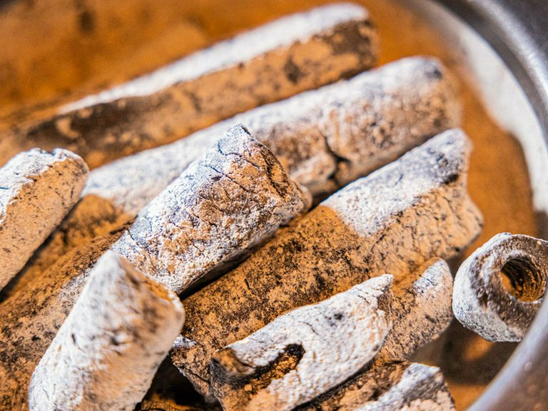 じっくり加熱し、燻煙効果でお肉のおいしさを高める