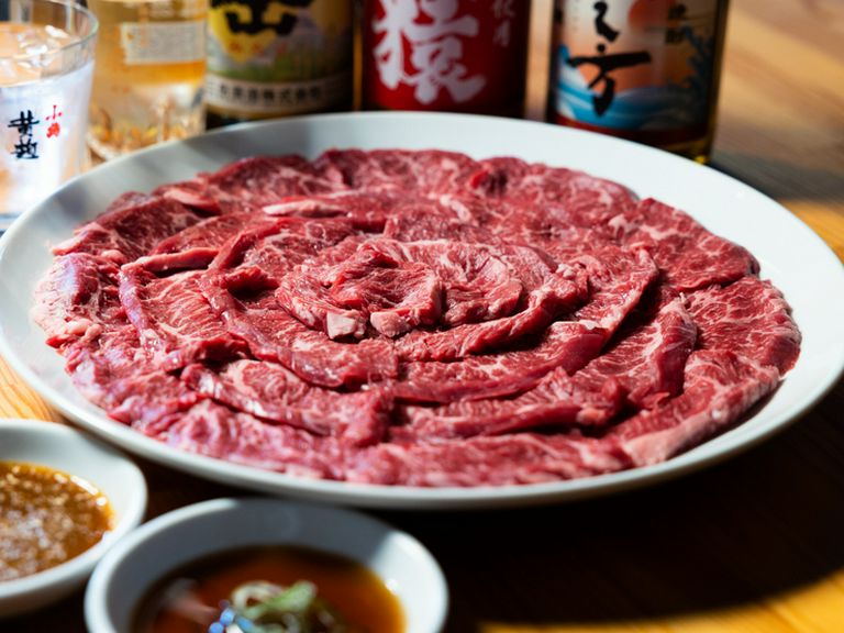 柔らかい食感に、思わず笑みがこぼれる『カルビ盛り（2〜3人前）』