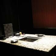 ＜完全個室＞急な接待や会食、2軒目使いと人目を気にせず、宴会にも最適なお部屋。