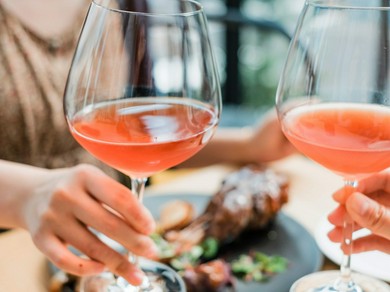 葡萄本来の美味しさを感じる豊かなワインを、フレンチとともに。