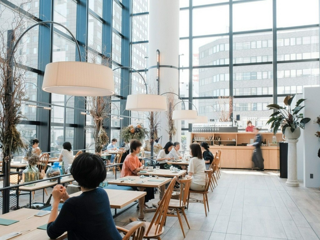 天井高10mの開放的な空間