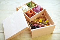 特別な日や会合、お知り合いへの手土産などに。厳選北海道食材を最高のフレンチ技法で。
※写真はイメージです。メニュー・容器は変更になる場合がございます。