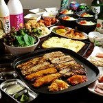 韓国グルメで人気のサムギョプサル食べ放題！ワイワイ食べるにはもってこい！どんどん焼いて楽しもう！