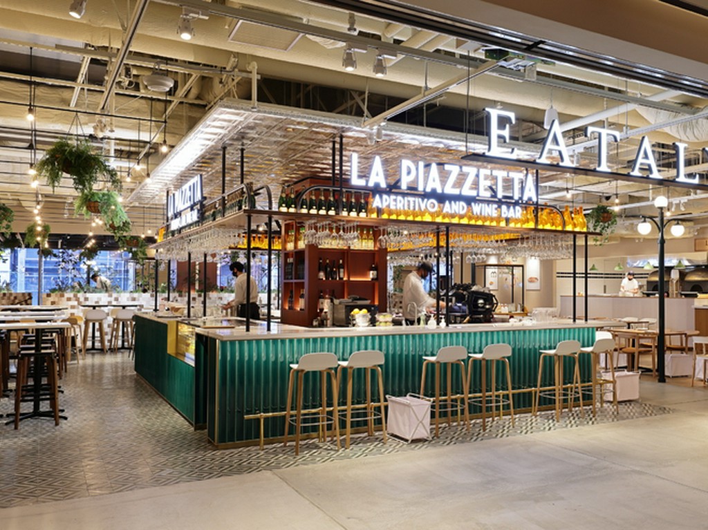 オープンで開放的なエントランス