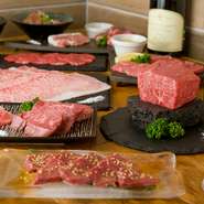 リーズナブルに特選A5ランク肉を届けたい。だから「静岡そだち」を一頭買いしています。きめ細かくやわらかな肉質、口どけの良い脂肪の甘み、統一管理された品質を楽しんでいただくには、溶岩焼きがベストです。