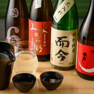 日本酒は季節ごとに内容を一新。各地より20種前後のオススメ日本酒を取り揃えています。好みに合った日本酒の紹介や、料理に合わせた日本酒の提案も可。日本酒好きから日本酒ビギナーまで楽しめるお店です。