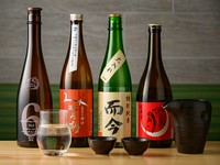 店内では季節ごとのオススメ日本酒を紹介中。※季節によって品揃えは異なります。