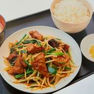 レバニラ炒め定食