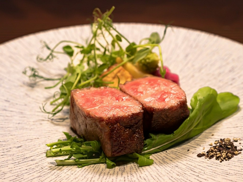 牛肉やジビエなど、厳選された肉の旨味を味わうことができる『肉料理』