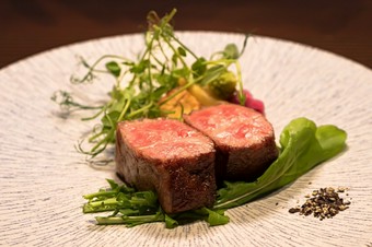 牛肉やジビエなど、厳選された肉の旨味を味わうことができる『肉料理』