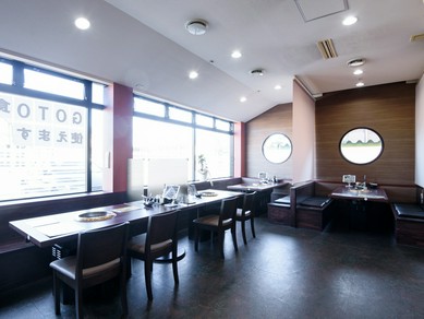 郊外の焼肉店は、ドライブデートの目的地としても最適
