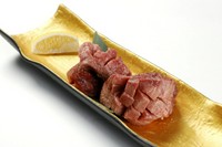 厚切りの上タン。