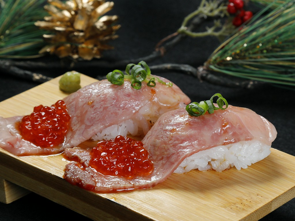 和牛のとろける甘みやイクラのおいしさを、ダイレクトに味わえる『肉寿司』