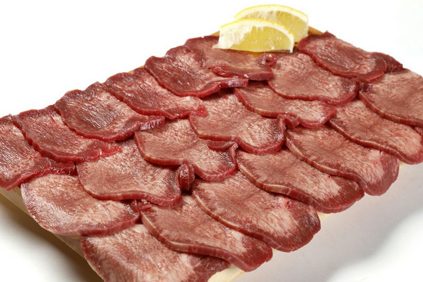 ボリューム満点!牛タン好きな人が満足できる一品『はみ出る牛タン 3人前』