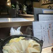 店主が京の白味噌をベースに、独自のレシピで練った味噌を使用。　ふんわりとした白味噌だしに、たっぷりの野菜と大きいキスの開きが盛ってあります。
締めのきしめんもオススメです。