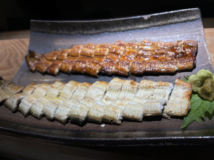 "Paket Belut Mewah" [Belut, sashimi kuda, sate goreng, dan 6 hidangan lainnya seharga 6.000 yen]