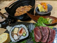 季節の食材を使用した創作太巻き寿司と和牛のたたき
メインは活けから仕入れた鰻のひつまぶしの贅沢ランチ
