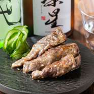 鮮度バツグンの牛肉を、自家製の西京味噌に漬け、ふっくら焼き上げた逸品。香ばしく、旨みもたっぷりの料亭の味です。日本酒や焼酎にも合う、お酒の進む一品です。