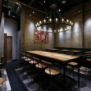 天井が高くモダンで落ち着いた大人の空間