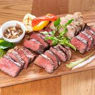 NZテンダーロイン、NZキューブローツ、USハラミ、スペアリブの食べ比べ。色々と肉を食べたい欲張りなあなたに！

※仕入れ内容により盛り合わせの内容が変わる場合がございます。