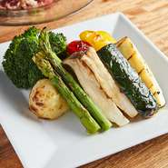 季節の野菜を炭火で焼き上げました。内容は季節によって異なります。