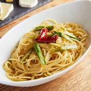 しゃきしゃき！グリーンアスパラを使ったペペロンチーノ。