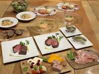 当店の人気料理をお気軽に楽しめるリーズナブルコースをご用意。
当店初めての方にお勧めなコースです！