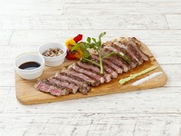 4等級以上を厳選してご提供しております。なんとボリューム満点の350g!柔らかな肉質、繊細かつ芳醇な味わいの黒毛和牛サーロインステーキをぜひお試しください★