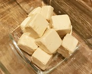 特製醤油の一晩漬けてマイルドに。一口サイズのおつまみチーズです。