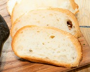 煮込み料理やアヒージョと一緒にどうぞ。