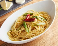 しゃきしゃき!グリーンアスパラを使ったペペロンチーノ。