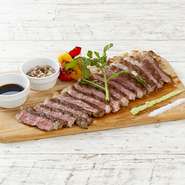 非常に柔らかく、しっかりと脂がのっており、肉の旨みが感じられます。

