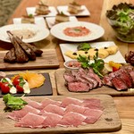 当店自慢の肉の4種がメインのコースです。
ボリューム満点で満足間違いなし。