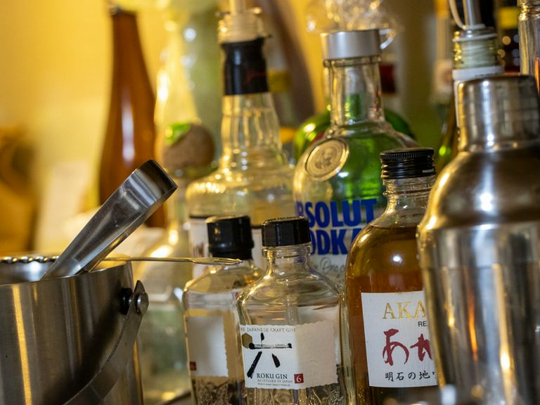 おいしいワインやウォッカ、ウイスキーなど豊富なお酒を取り揃え