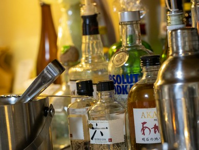 おいしいワインやウォッカ、ウイスキーなど豊富なお酒を取り揃え