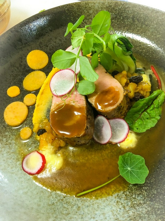 柔らかな味わい『Pepper-Glazed Pork  Loin Kabocha, Puree Baby Bok Choy, Apple, Pear Raisin Chutney』