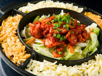 甘辛味とチーズの絶妙コラボ『チーズタッカルビ　2,3人前』