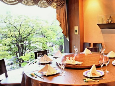 落ち着いた空間の中で北京宮廷料理をお楽しみ下さい