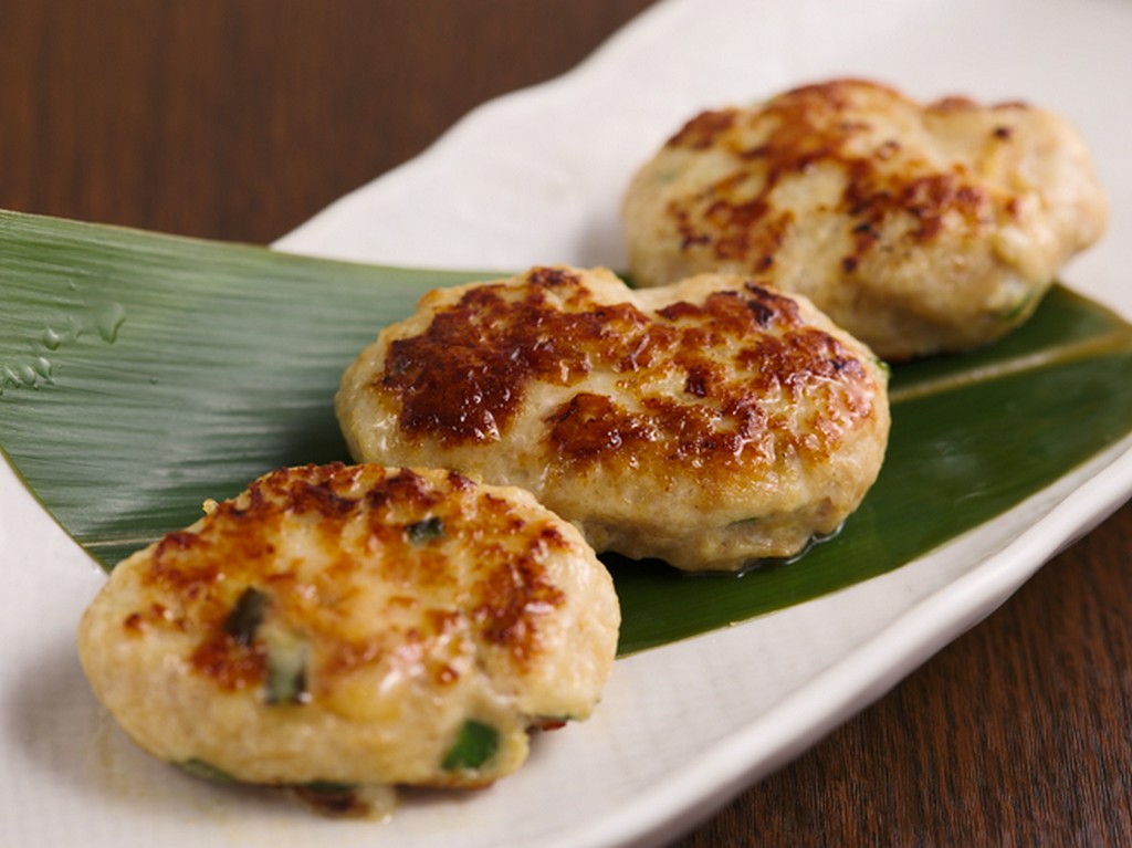 当店オススメのつくねをご賞味あれ