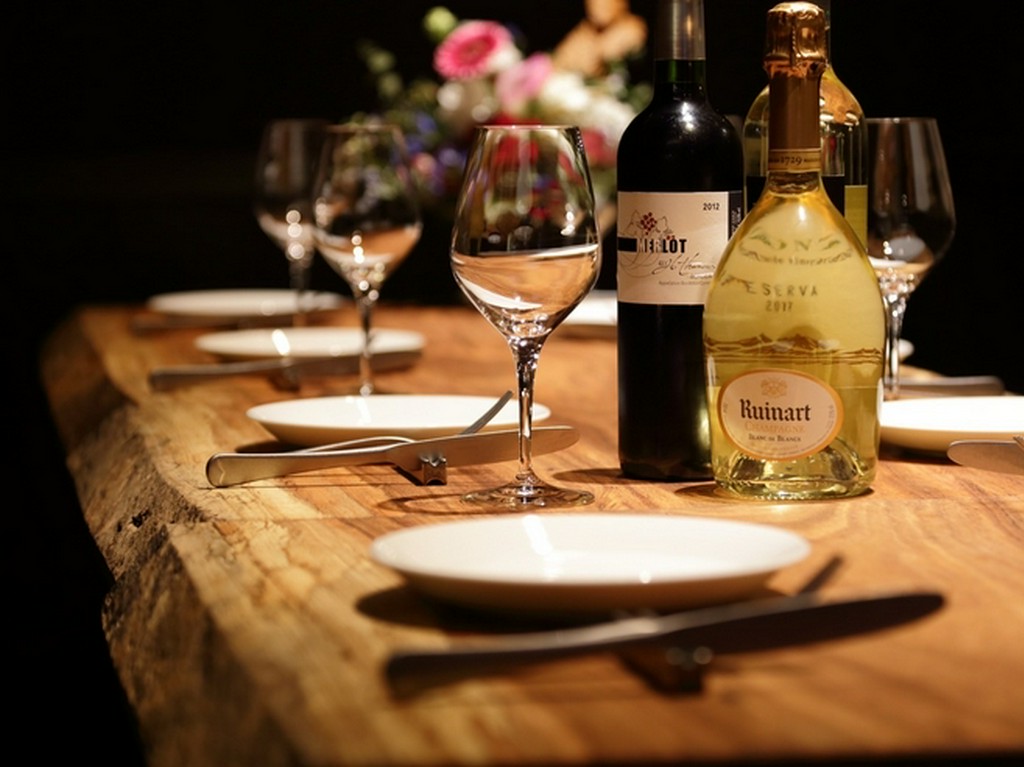 居心地の良い店内で気取らず味わえる大人のための隠れ家ビストロ