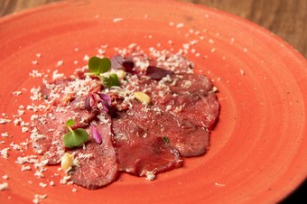 本州鹿ロースの低温調理カルパッチョ