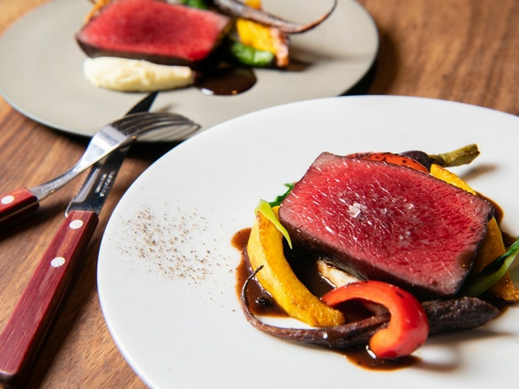 本州鹿肉のもも肉のロースト