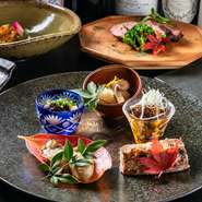 経験豊富な料理人による季節のもてなしを、駅徒歩5分の隠れ家空間で楽しむ【かなやま】。ランチ・ディナーそれぞれでおまかせのコースを用意。大切なビジネスの一席にも重宝する一軒です。