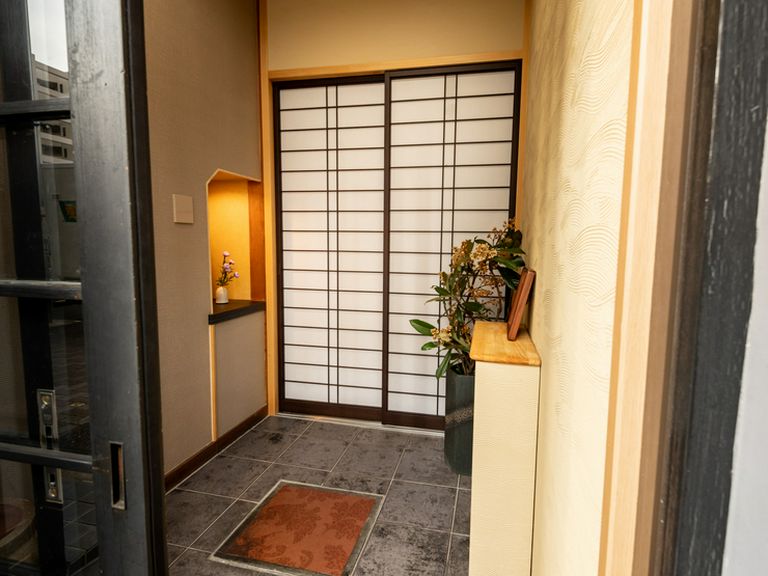 駅徒歩5分。非日常を満喫できる隠れ家空間