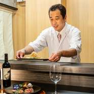 決まったメニューがないからこそ、お客さまにしっかりと歩み寄っていきたい…。食材の好き嫌いやアレルギーなどのヒアリングも予約時から徹底。1組ひとくみが満足できるコース構成を意識しています。