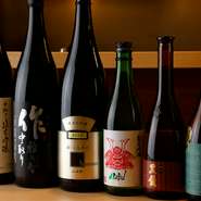 季節の素材に合わせて厳選した『本日の日本酒』。今味わいたい人気の銘柄はもちろん、マニアックなものも積極的に取り入れているとか。日本酒好きも楽しませるラインナップになっています。