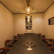 「いつもとは違う雰囲気で大切な人をもてなしたい」
カジュアルリッチな空間のゆったりとした個室完備。
ビジネス・プライベートで少しだけリッチな大人時間をお過ごしいただけます。