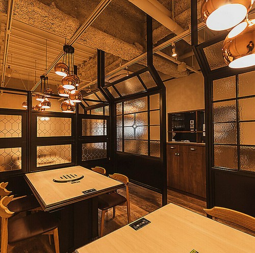 テーブル4名様×6