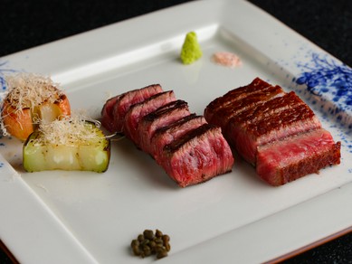 和牛ならではのしっとり感『サーロインとウチモモのステーキ』